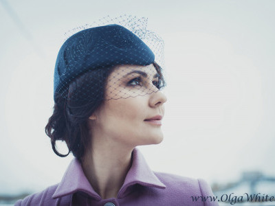Синяя женская шляпка - пилотка с вуалью