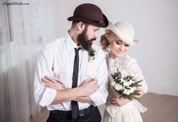 Свадебная шляпка купить легкая летняя (белая или айвори) и шляпа котелок для жениха