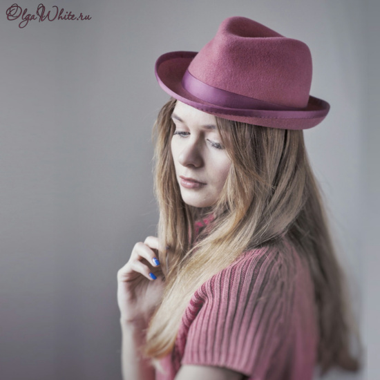 Розовая фетровая шляпа федора купить